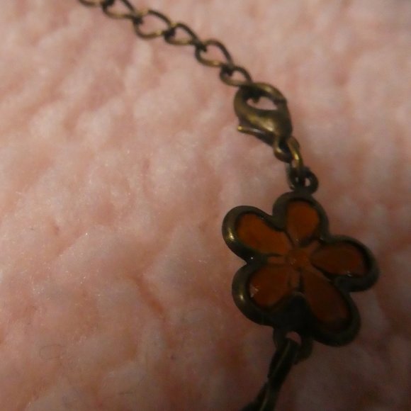 Stunning Floral Bracelet - Picture 4 of 5